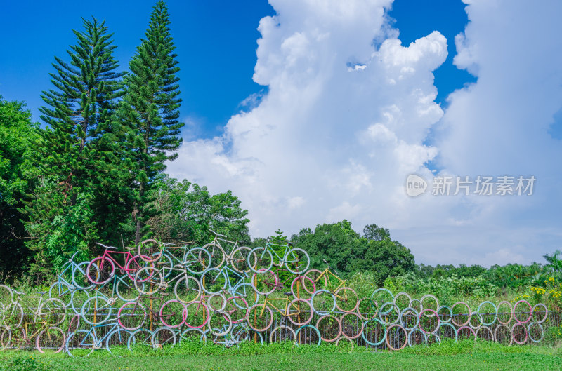 广州南沙蒲洲花园公园废弃自行车墙景观