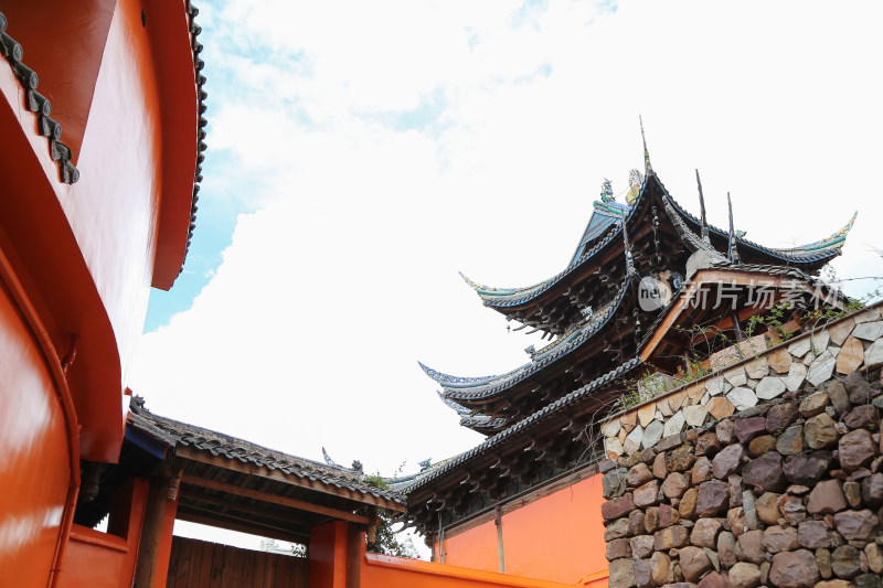 四川凉山州西昌大石板村灵鹰寺建筑局部