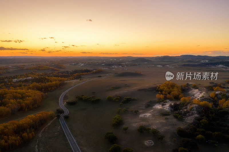 航拍乌兰布统景区五彩山唯美日落风光