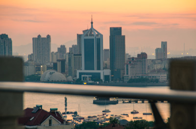 青岛小鱼山俯瞰城市夕阳