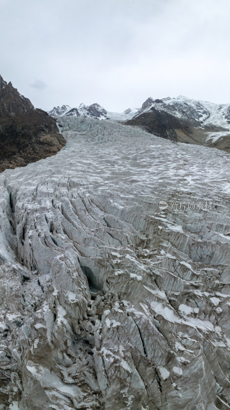 西藏那曲地区布加雪山冰川冰湖高空航拍