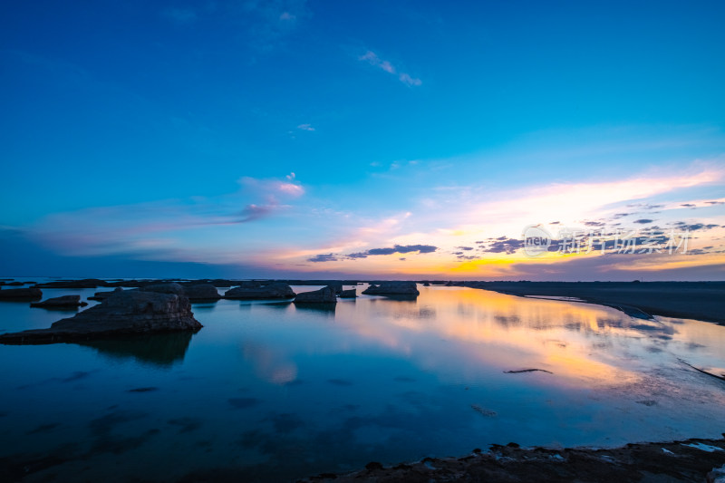 青海水上雅丹