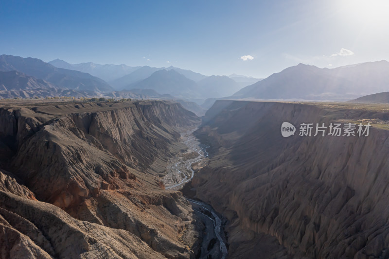 祁连山下甘肃省张掖市马营河大峡谷