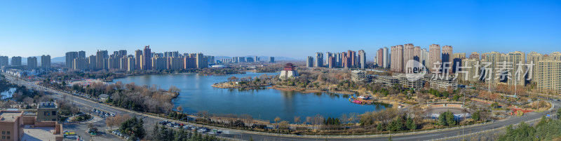 山东省枣庄市东湖公园中兴阁冬季全景