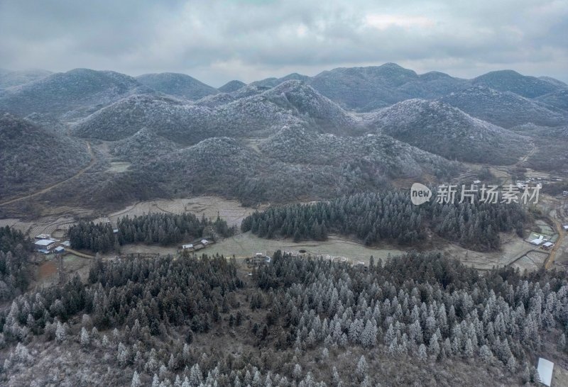 重庆酉阳：龙头山上的第一场雪