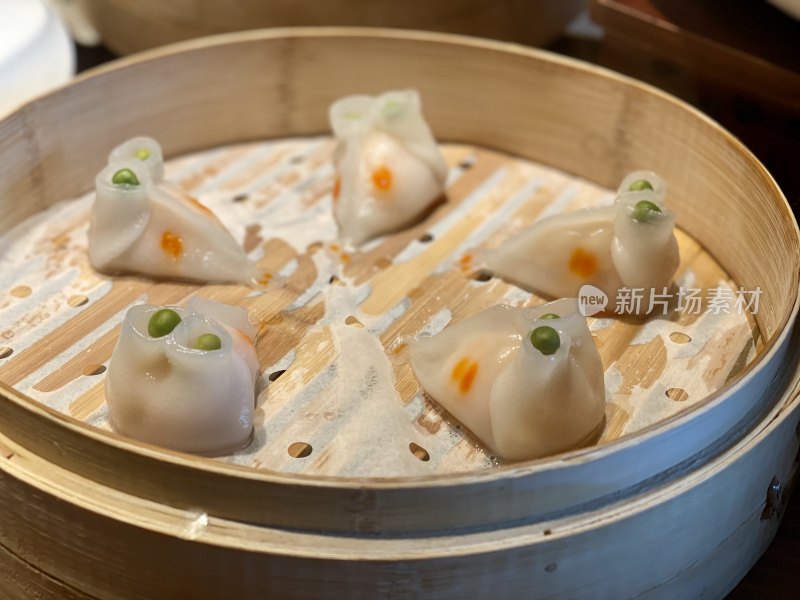 中国菜：鲜虾金鱼饺