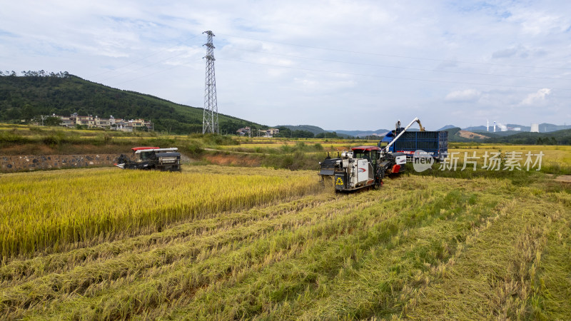 航拍韶关浈江区秋收