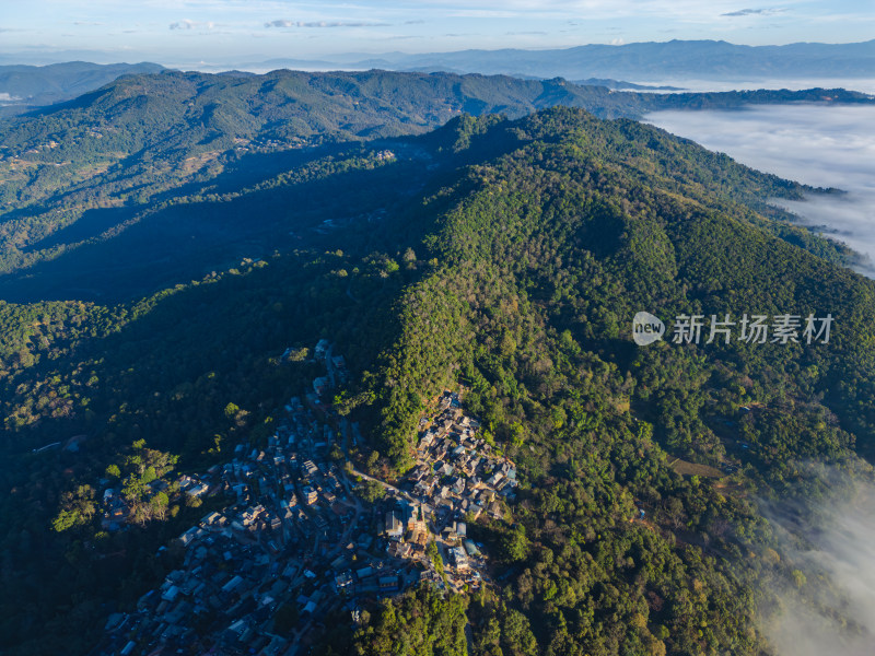 航拍景迈山云海环绕的古寨村庄自然风光