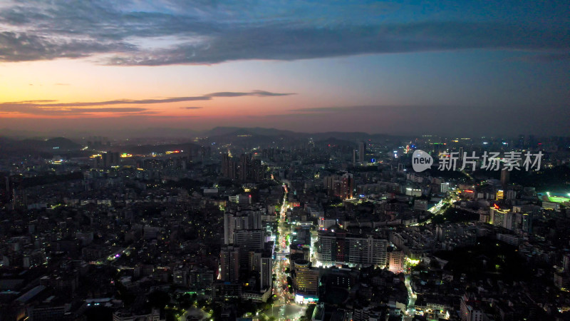 广东江门城市夜幕降临航拍图