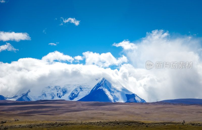 西藏日喀则希夏邦马峰自然风景