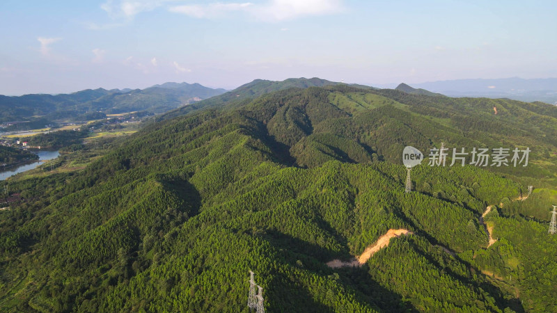 航拍连绵起伏山川丘陵地貌