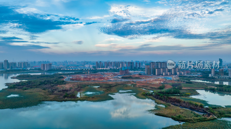 武汉后官湖中国城乡总部经济产业园建设工地