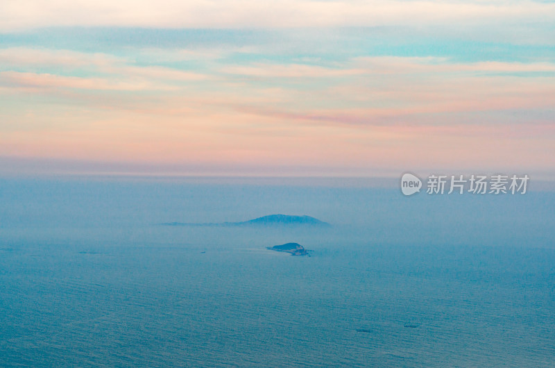 青岛崂山仰口峰顶俯瞰大海晚霞