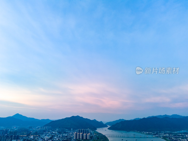 广东肇庆城市夕阳航拍图