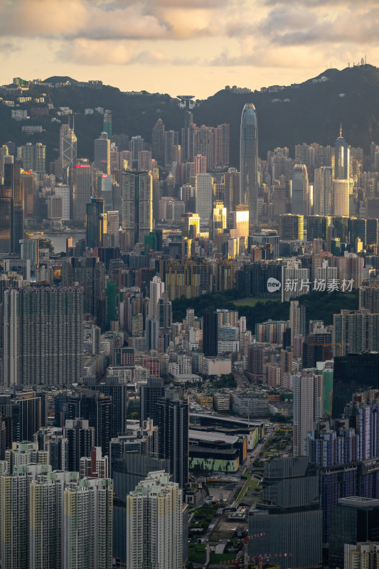 香港维多利亚港CBD中环日落夜景繁华都市