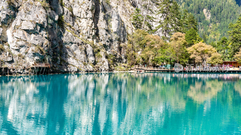 四川阿坝九寨沟景区海子的水面风光