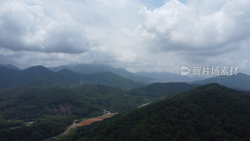 航拍广东省东莞市清溪镇蓝天白云城市风光