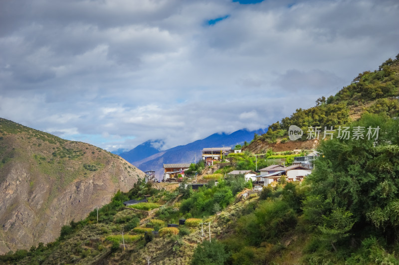 云南大山上的民宅