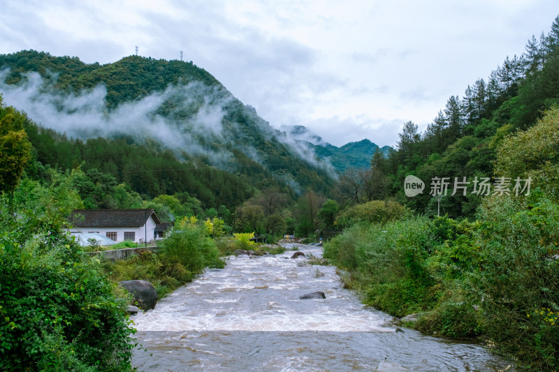 汉中留坝火烧店镇秦岭深处的山水田园风光