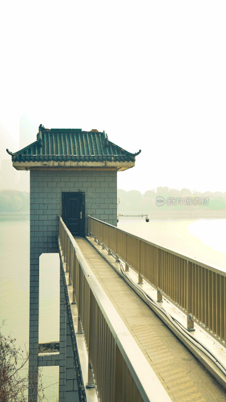 长沙湘江水坝摄影图
