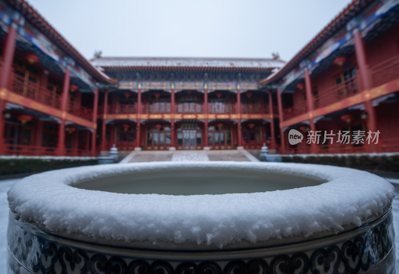 中式古建筑雪景庭院