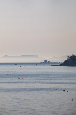 山东烟台山景区海滨风光码头建筑