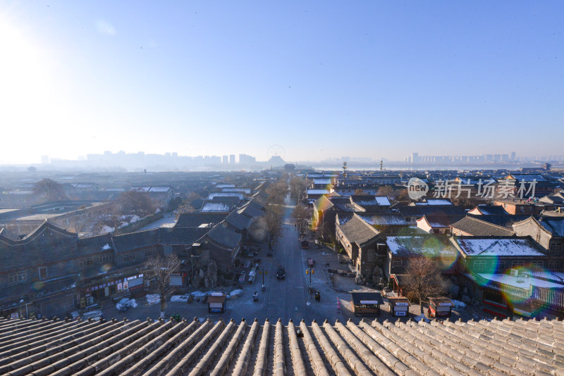 聊城光岳楼传统建筑与现代建筑并存的城市