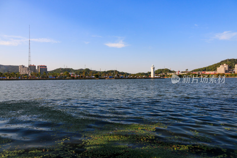 黄石磁湖景区城市风光，眺望城市天际线