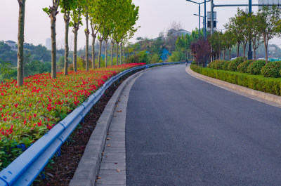 延伸向远方的道路