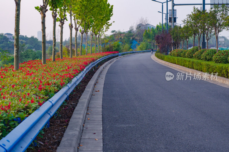 延伸向远方的道路