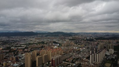 航拍广东省东莞市清溪镇风雨欲来城市风光