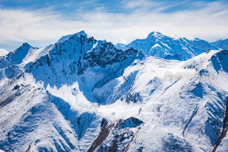 新疆天山山脉雪山山峰山脉