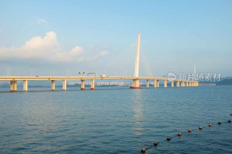 广东深圳湾大桥夕阳风光 跨海大桥