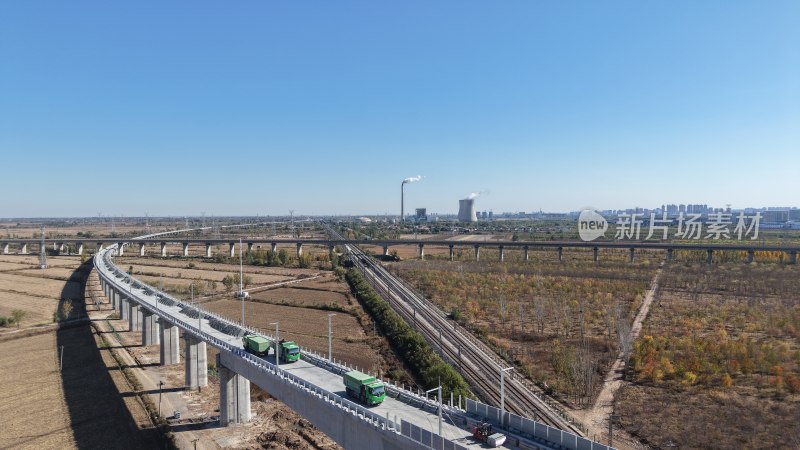 高架桥与铁路航拍全景