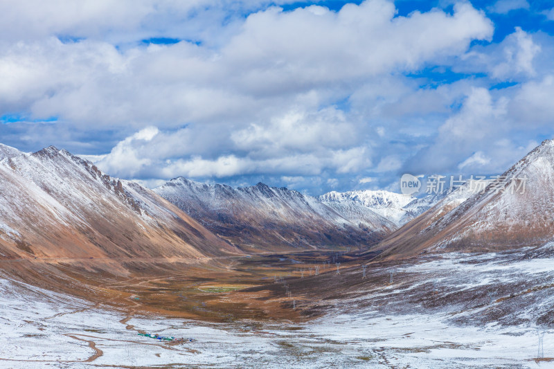 蓝天白云雪山风景