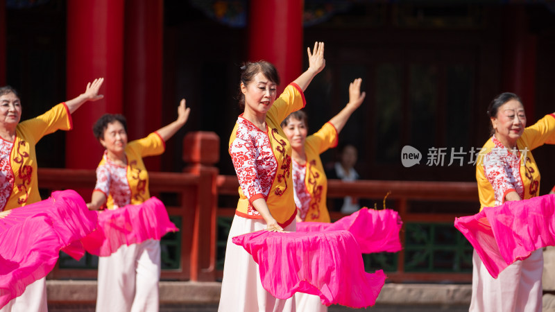 乌鲁木齐人民公园的中老年文艺汇演活动