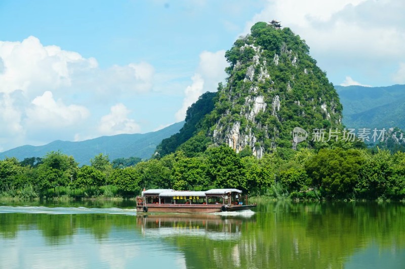 肇庆七星岩的山和湖