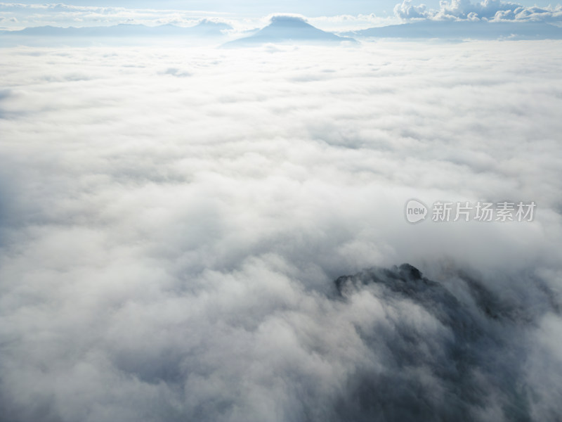 高空俯瞰壮观云海景象