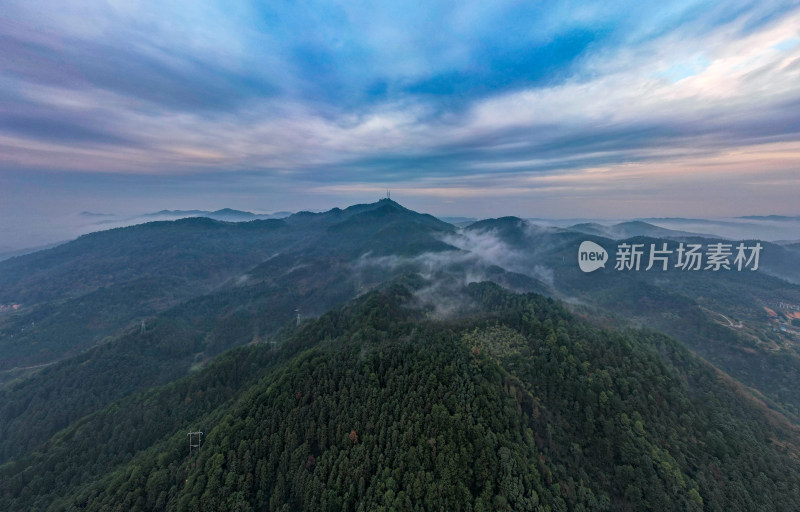 高山云海清晨日出迷雾航拍全景图