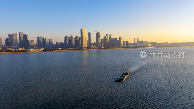 浙江省杭州市钱塘江滨江两岸夕阳风光