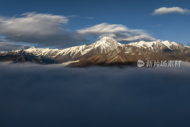 四川甘孜州子梅垭口云海贡嘎雪山高空航拍