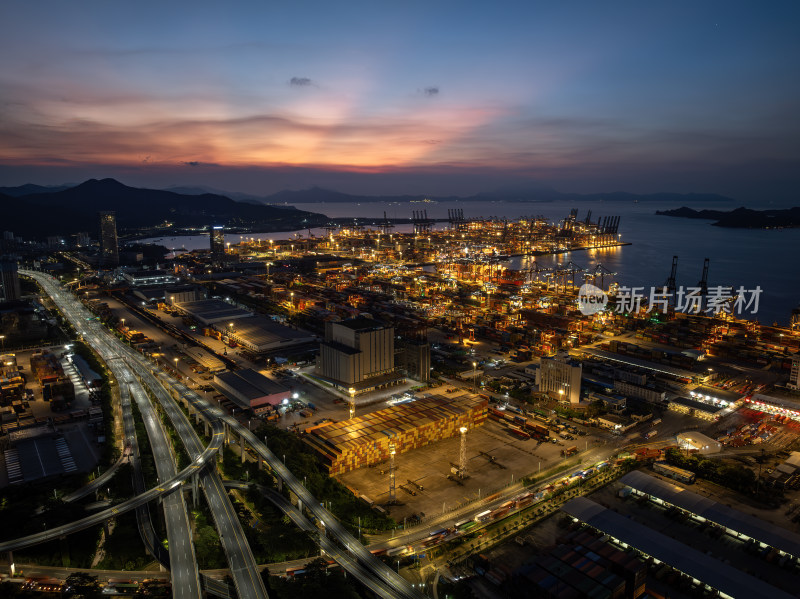 深圳盐田港繁忙港口货物集装箱夜景蓝调航拍