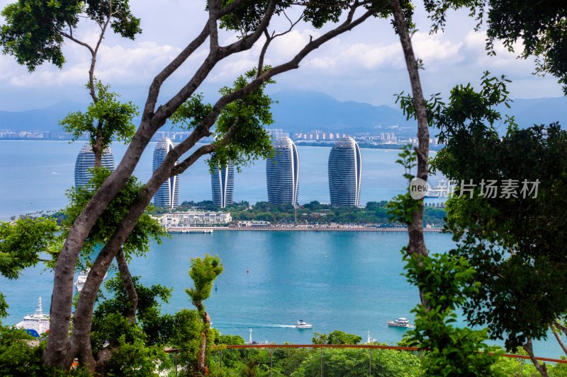 海南三亚鹿回头风景区俯瞰三亚湾、凤凰岛