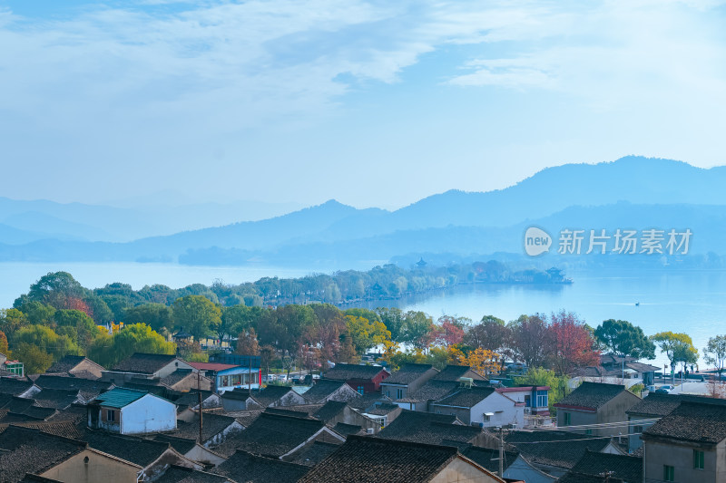 宁波院士中心上俯瞰东钱湖风景