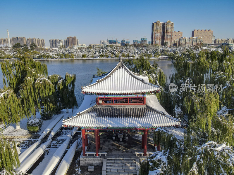 山东济南城市冬天雪景航拍图