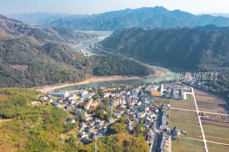 杭州临安於潜青山殿村