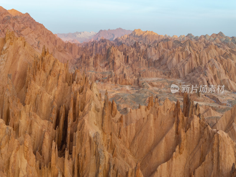 新疆南疆阿克苏库车天山红山石林大峡谷航拍