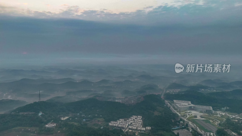 大自然清晨山川迷雾航拍图