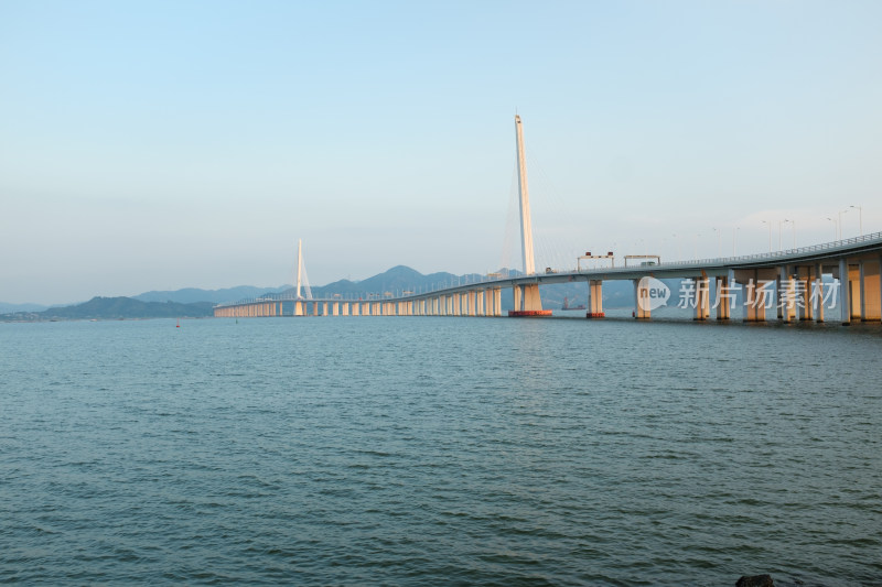 广东深圳湾大桥夕阳风光 跨海大桥