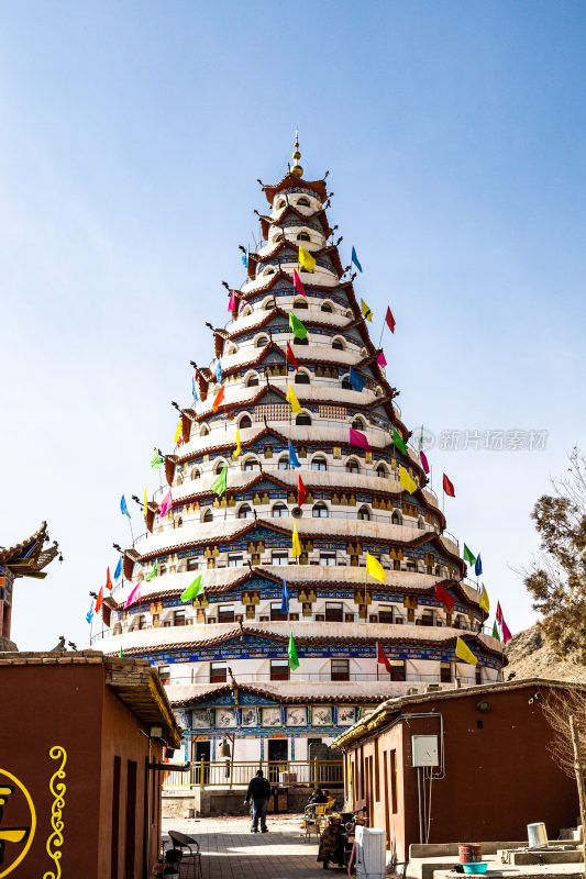 祁连山脉藏族寺庙